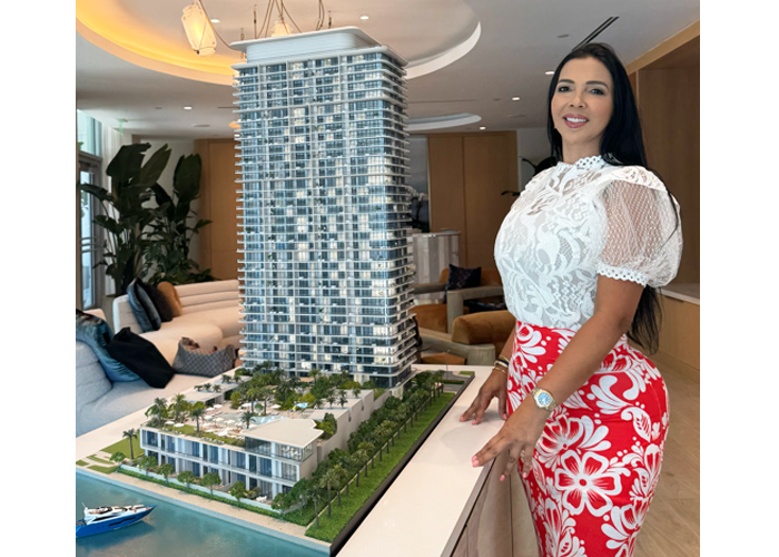 10-icon-beach-hollywood-florida-2024